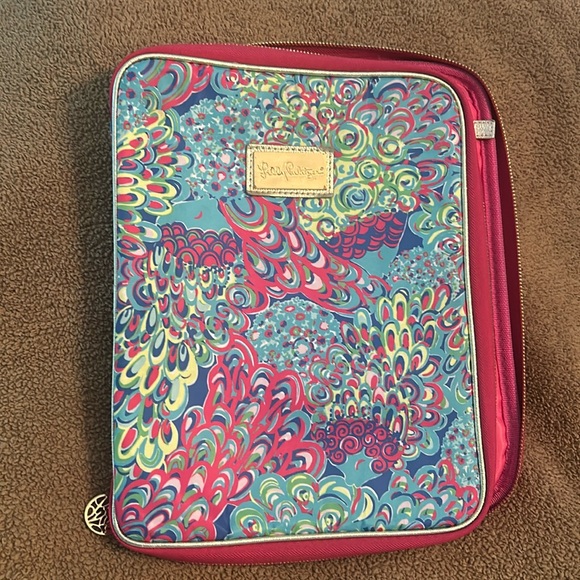 EUC Lilly Pulitzer organizer**LAST CHANCE** - Picture 1 of 5